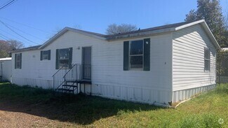 Building Photo - 1110 College Cir S
