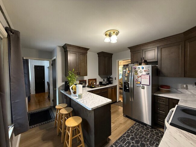 Foto del edificio - Beautiful 4 bed 2.5 Bath Bloomington SF Ho...