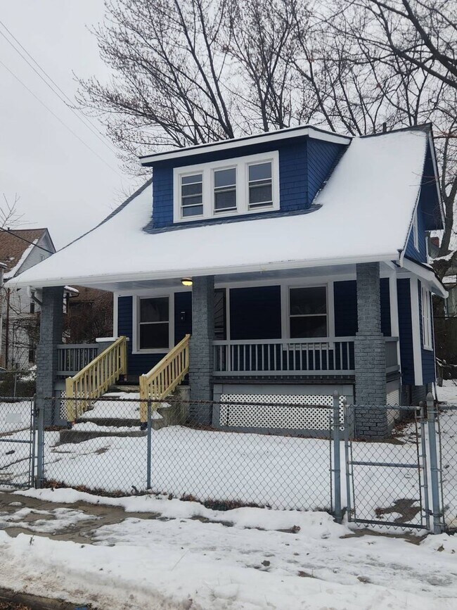 Foto del edificio - Charming 3-Bedroom Property in Prime Location