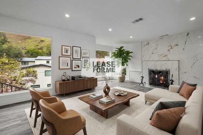 Photo - 9848 Portola Dr- House
