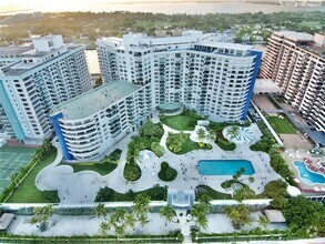 Building Photo - 5151 Collins Ave
