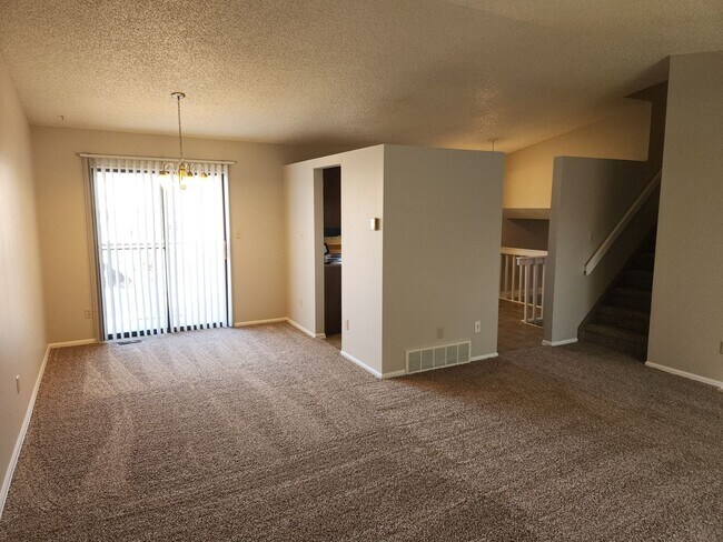 Building Photo - Large 4 bedroom at Woodmen and Union