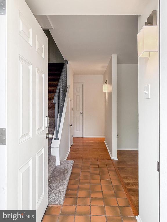 Building Photo - 315 Village Walk