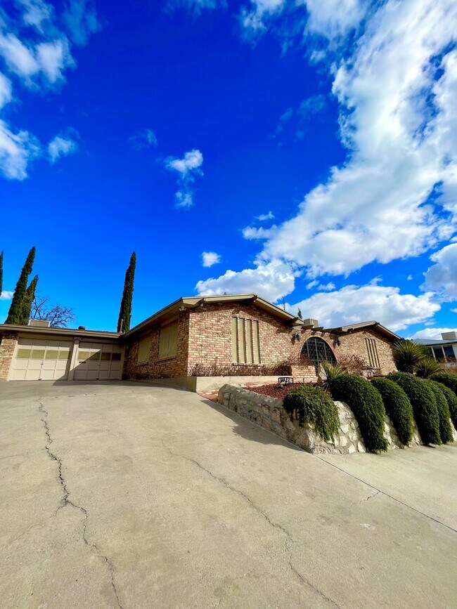 Foto del edificio - 6408 Westwind Dr