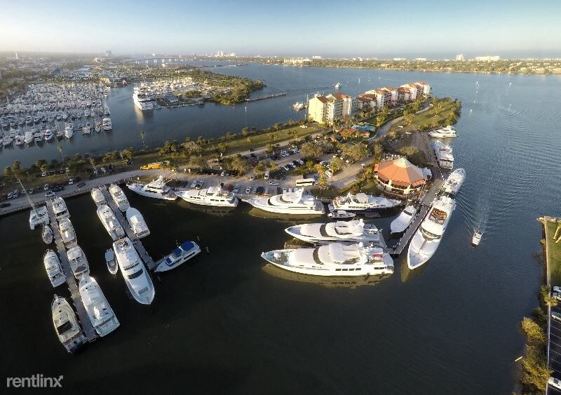 Foto principal - 533 Marina Point Dr