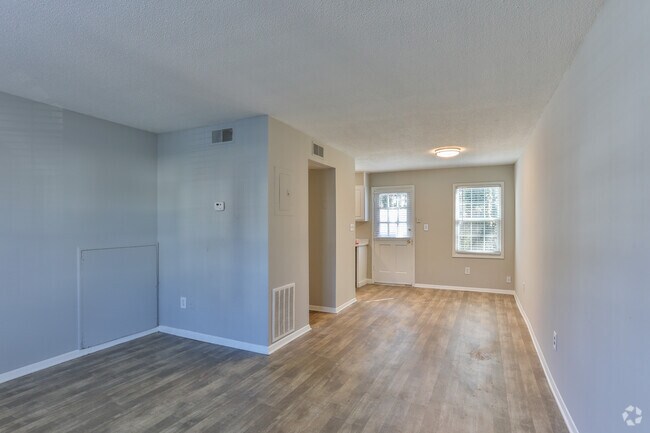 Amplia sala de estar/Comedor - Townhomes at Spartanburg
