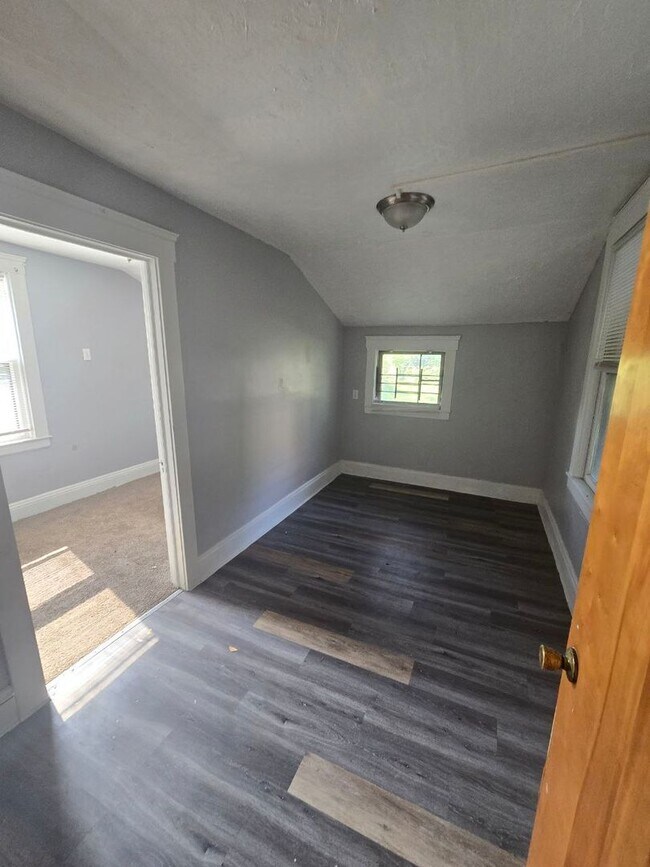 Building Photo - 5806 Bonna Ave