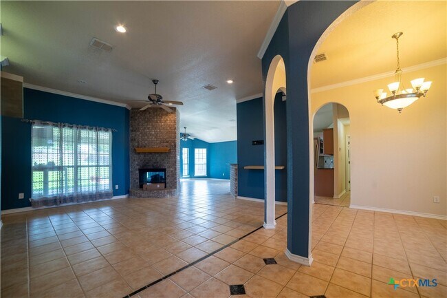 Foto del edificio - 511 Cowhand Dr