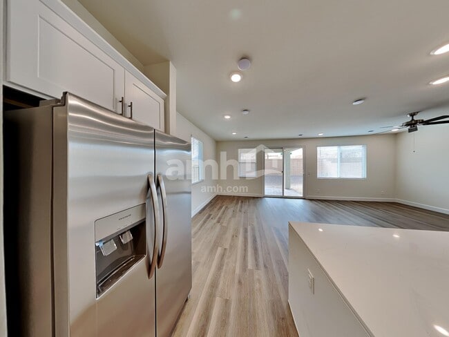 Building Photo - 10387 Medusita St