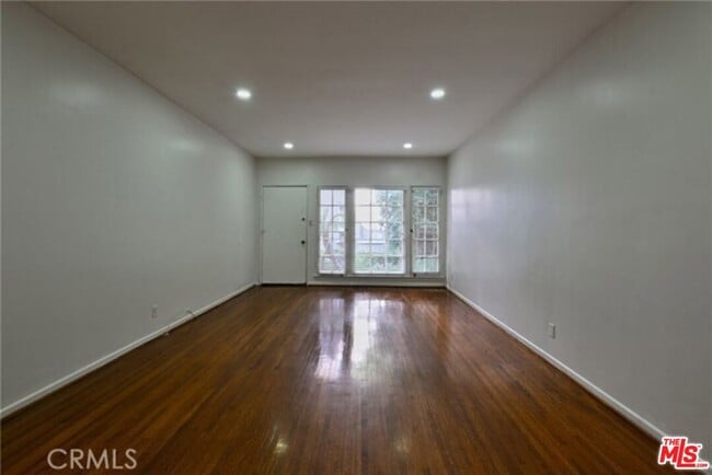 Foto del edificio - 149 Crescent Dr