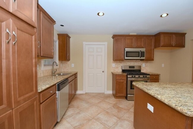 Building Photo - 10402 Chatterton Dr