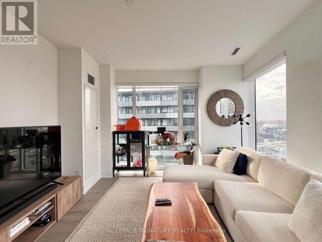 Building Photo - 470 Front St W