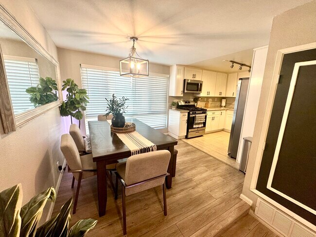 Foto del edificio - 1151 W Badillo St