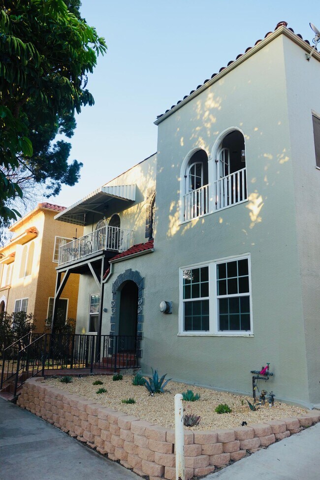 Building Photo - 430 N Stanley Ave