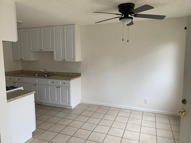 Foto del edificio - 438 Silverwood Ave