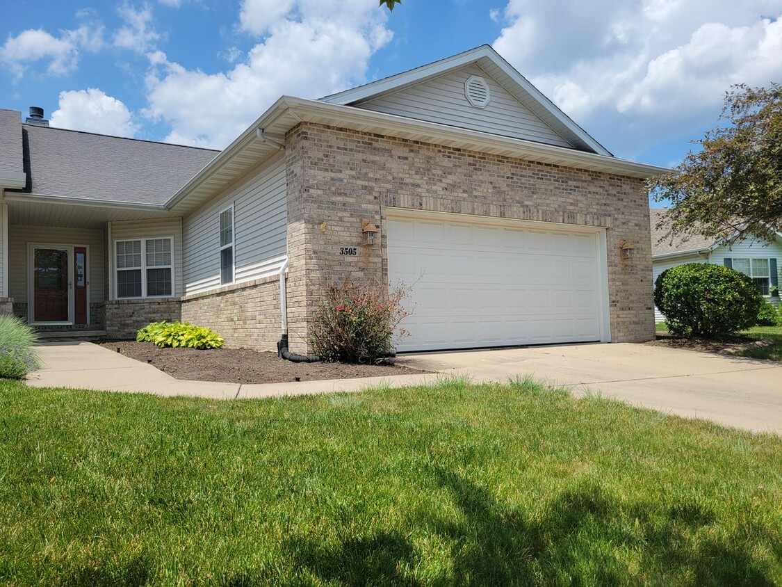 Primary Photo - Charming Ranch Retreat: 3 Bed, 2 Bath in D...