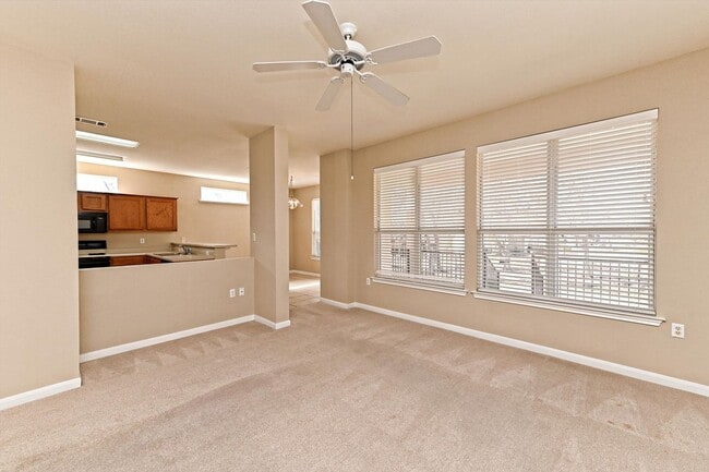 Building Photo - 117 Larkspur Ln