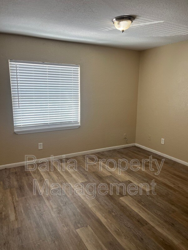 Building Photo - 8429 N 39th St