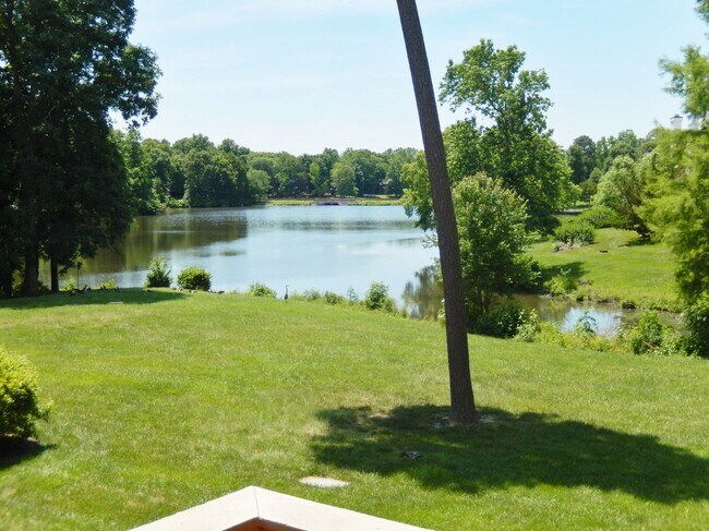 Foto del edificio - Fabulous Waterfront, 3 level townhouse