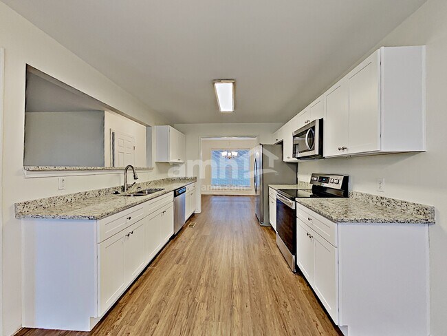 Foto del edificio - 204 Bates Ct