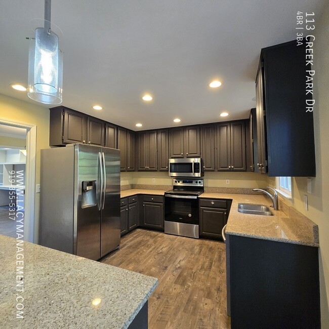 Foto del edificio - 113 Creek Park Dr