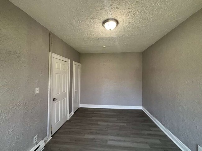 Building Photo - 848 Linn Dr
