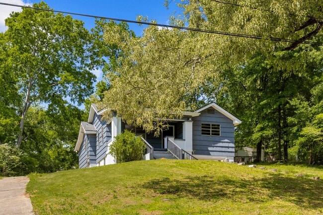Building Photo - 620 Blue Bell Rd