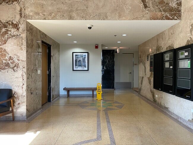 Foto del edificio - 320 E 21st St