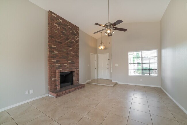 Building Photo - 677 W Shawnee Dr