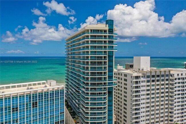 Foto del edificio - 5025 Collins Ave