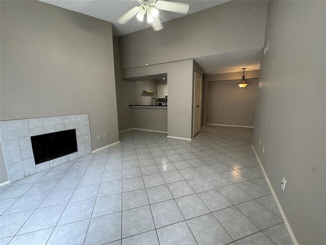 Building Photo - 7128 N Holiday Dr