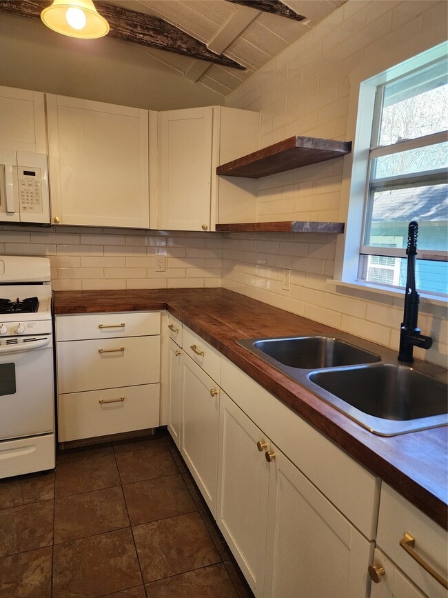 Foto del edificio - 13373 Southshore Dr