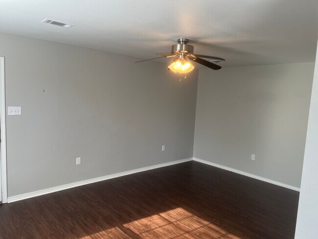 Foto del edificio - 2 Bed 1 Bath Duplex