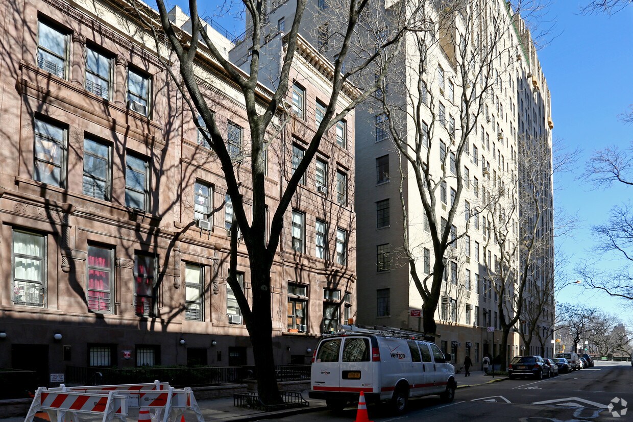 Building Photo - 15 W 90th St