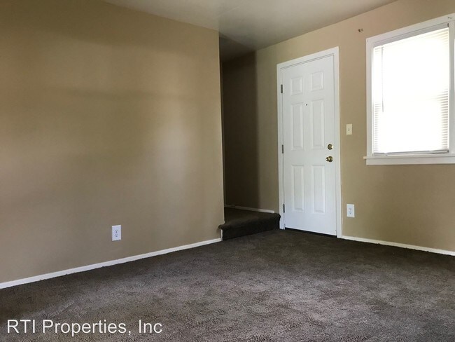 Building Photo - 744 Colette Dr