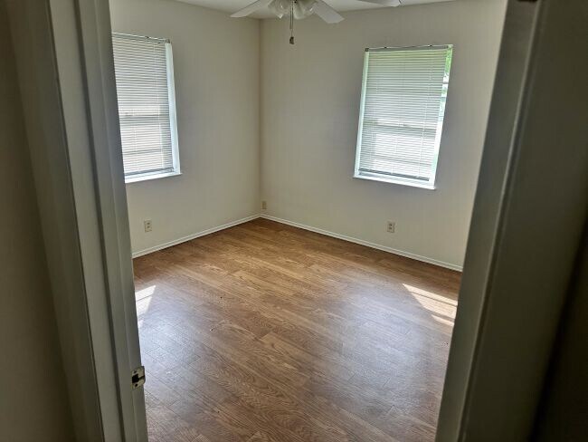 Foto del edificio - 2322 Kaynell Dr