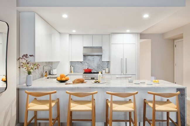Building Photo - 152 East 87th Street
