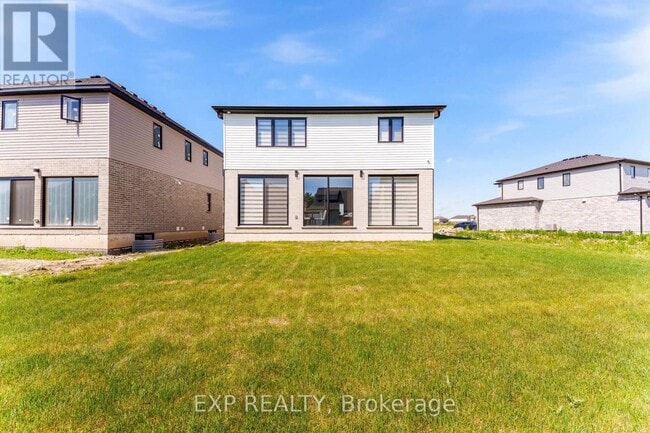 Building Photo - 266 Hesselman Cres