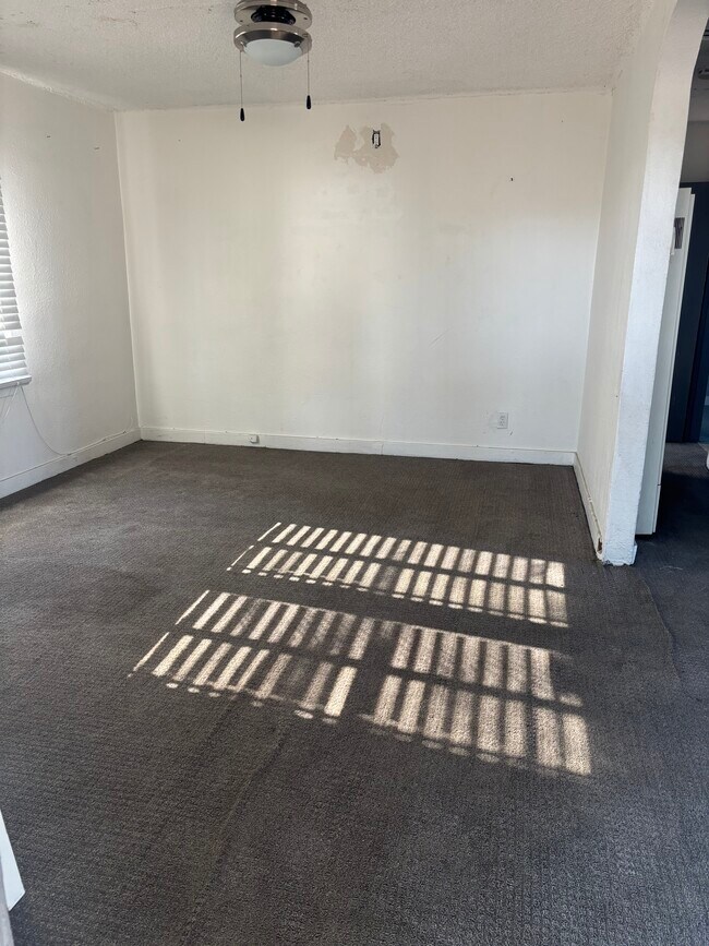 Building Photo - 739 E 91st St