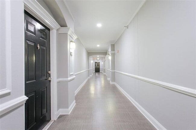 Building Photo - 1850 Cotillion Dr