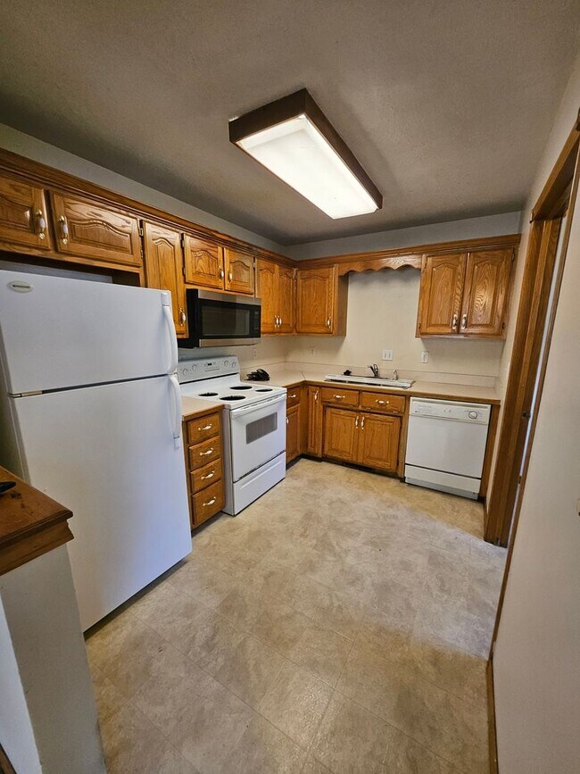 Building Photo - 2 Bedroom 2 Bath House!  Great Central Location!