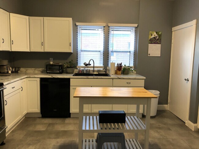 Kitchen - 1954 Alexandria Pike