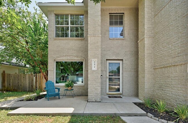 Foto del edificio - 252 Fall Creek Dr