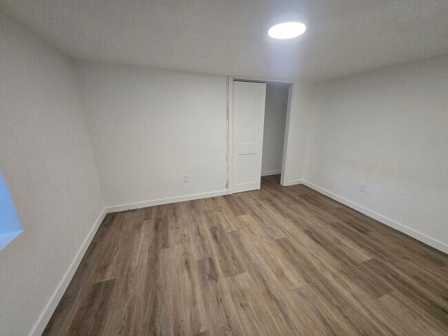 Foto del edificio - Garland Triplex