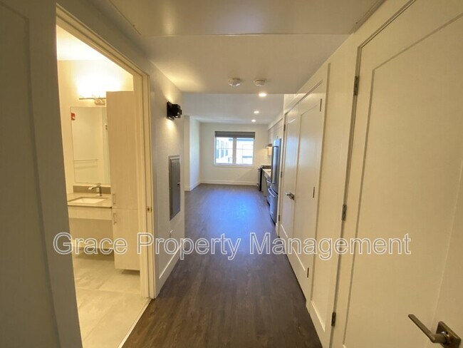 Building Photo - 431 E Bayaud Ave