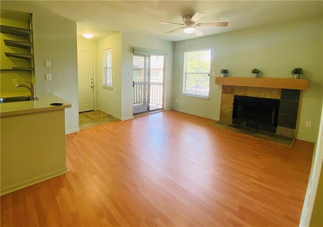 Foto del edificio - 4500 E Oltorf St