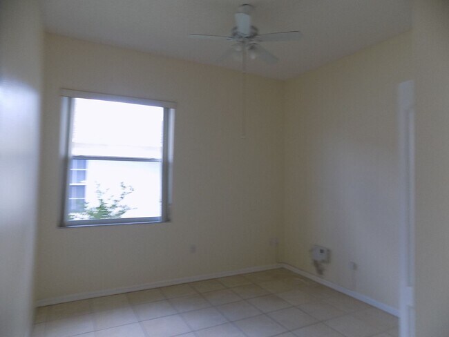 Foto del edificio - 102 Carnival Dr