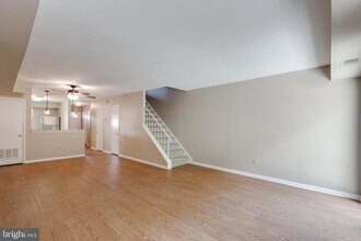 Building Photo - 14 Yorktown Ct