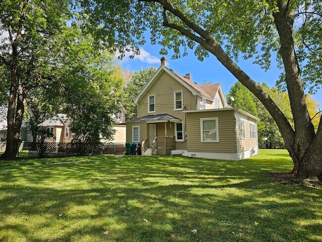 Building Photo - 2920 Elisha Ave