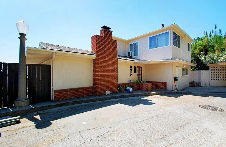 Primary Photo - 8412 Franklin Ave
